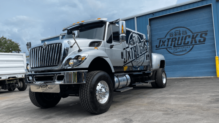 Empresa de Florida JX Trucks presenta su camión de seis puertas