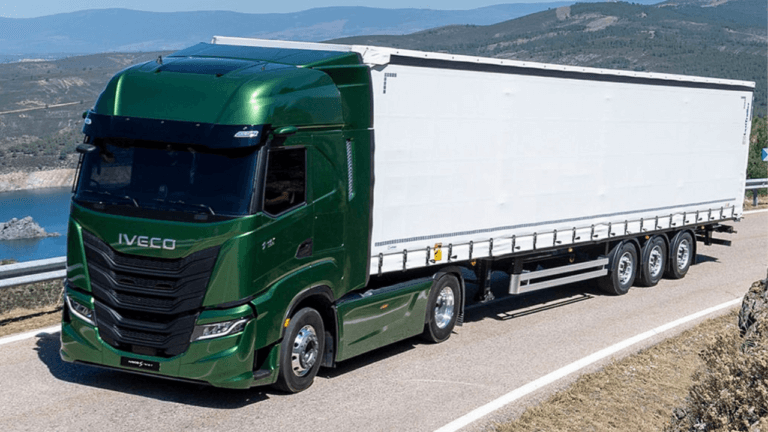 Conoce el Iveco S-Way, el camión mejor diseñado del mundo según los Red Dot