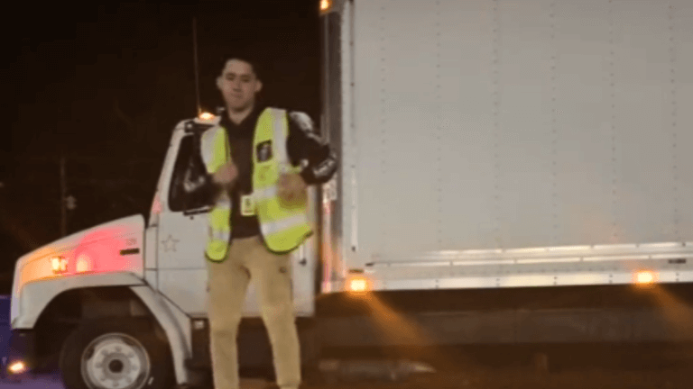 Camionero cubano arrasa en TikTok con su alegría y reguetón